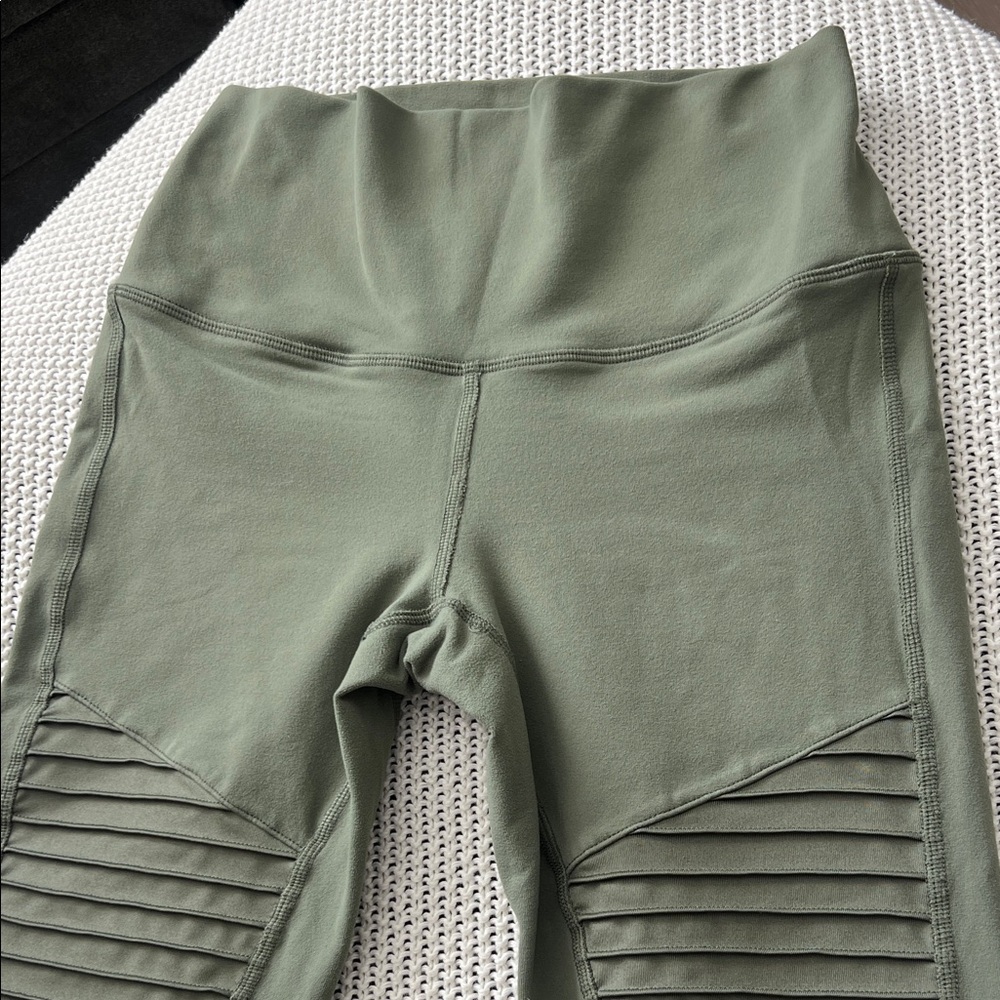 ALO Yoga Sage Green Women's Leggings - Picture 4 of 12